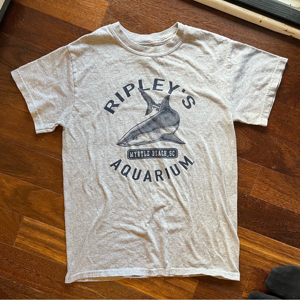 VINTAGE Ripley's aquarium Myrtle Beach shark t-shirt